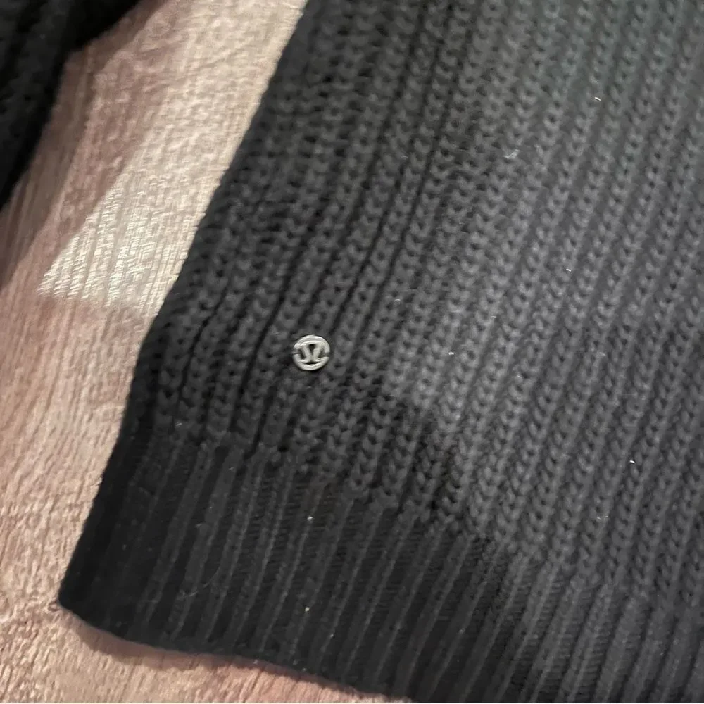 lululemon athletica Bring The Cozy Black Cable Knit TurtleNeck Sweater Sz. 8